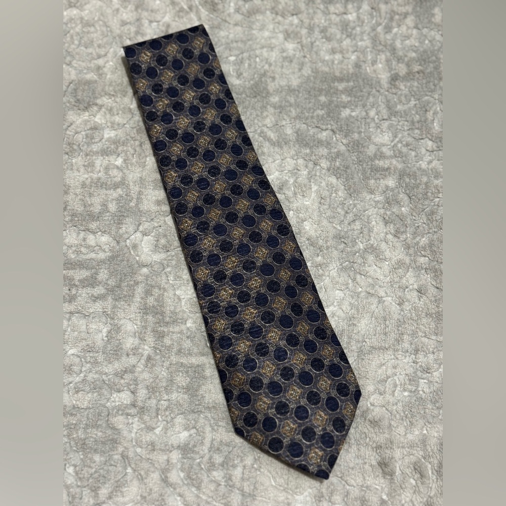 CLUB ROOM TIE